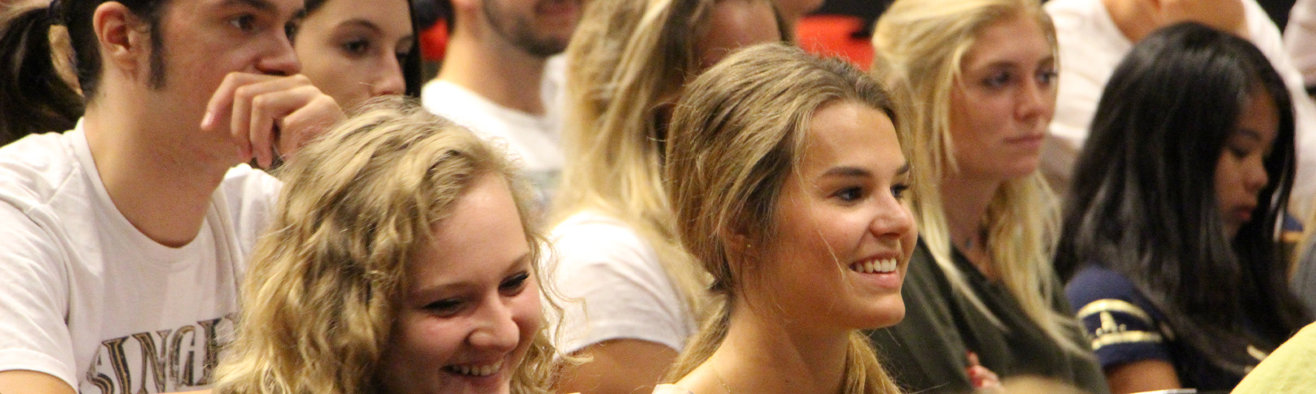 header étudiants cours en amphi