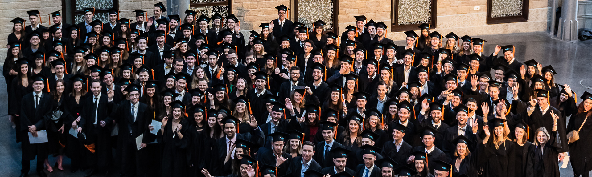 header remise des diplômes RDD ESDES diplômés chapeau