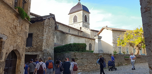 photo étudiants visite pérouges