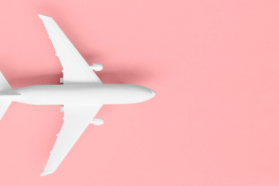 header partir à l'étranger avion qui décolle